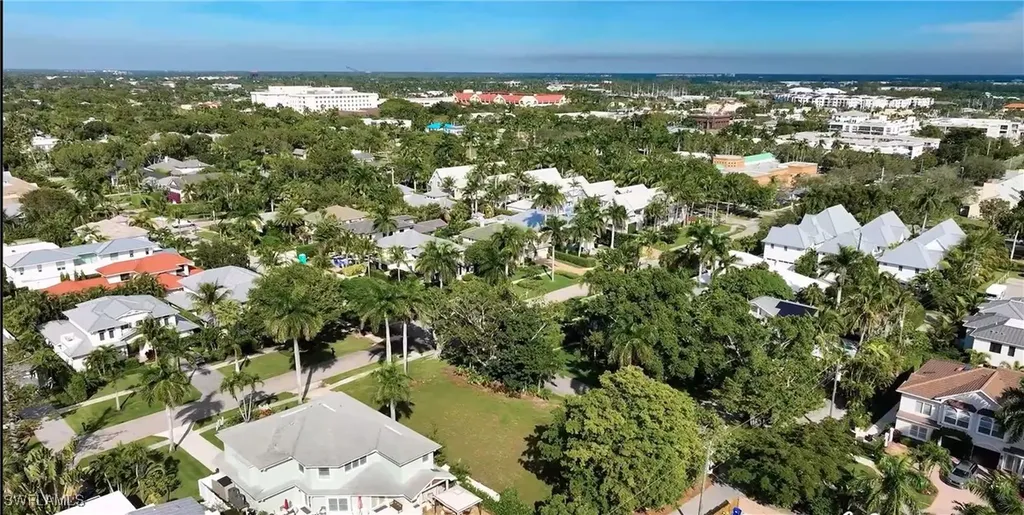 490 1st Avenue S Naples FL 34102