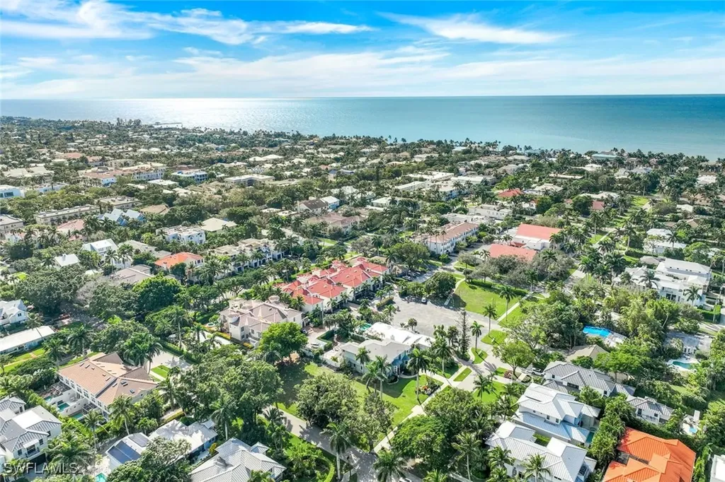 490 1st Avenue S Naples FL 34102