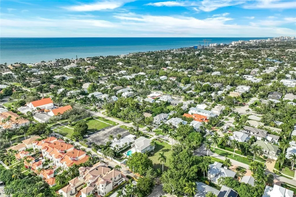 490 1st Avenue S Naples FL 34102