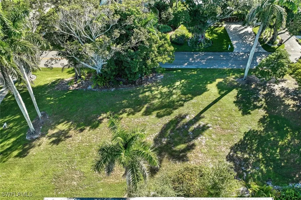 490 1st Avenue S Naples FL 34102