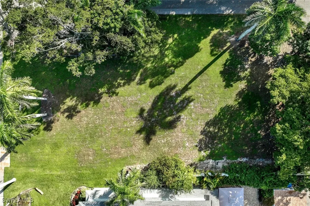 490 1st Avenue S Naples FL 34102