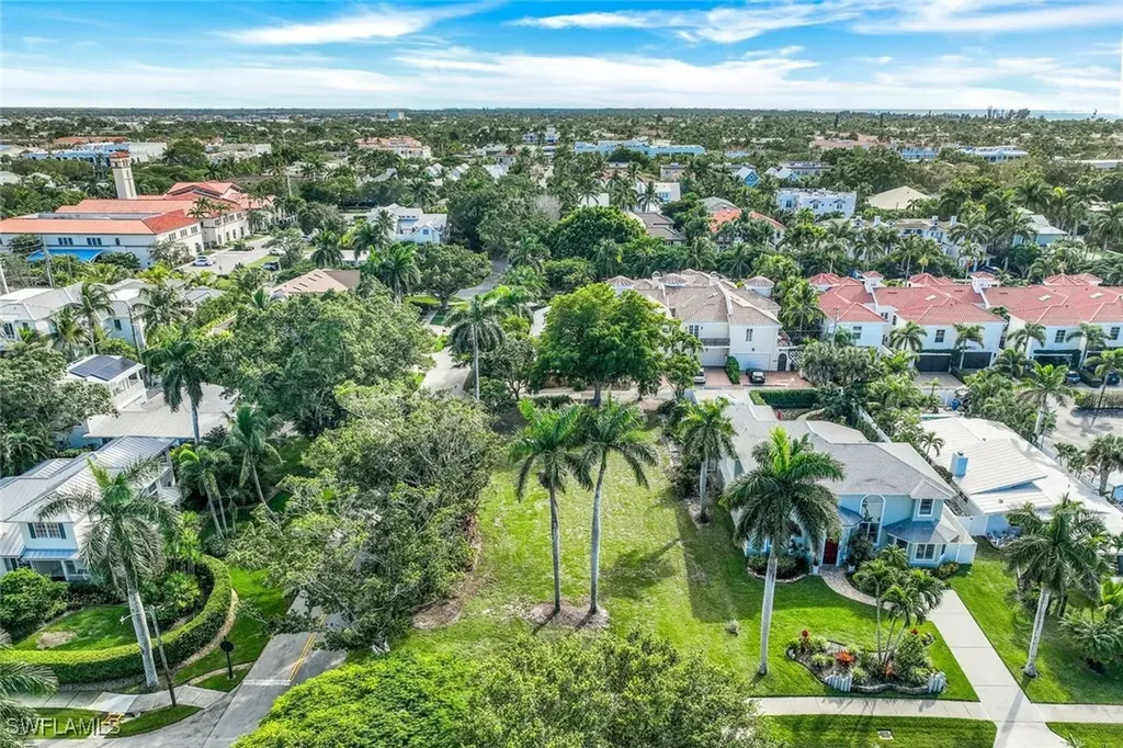 490 1st Avenue S Naples FL 34102