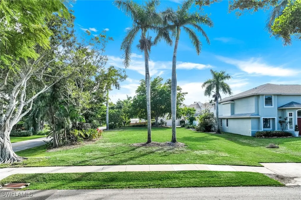 490 1st Avenue S Naples FL 34102