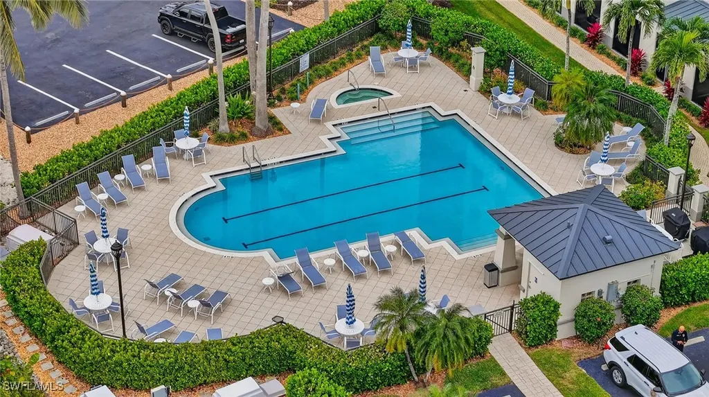 420 Cove Tower Drive Naples FL 34110