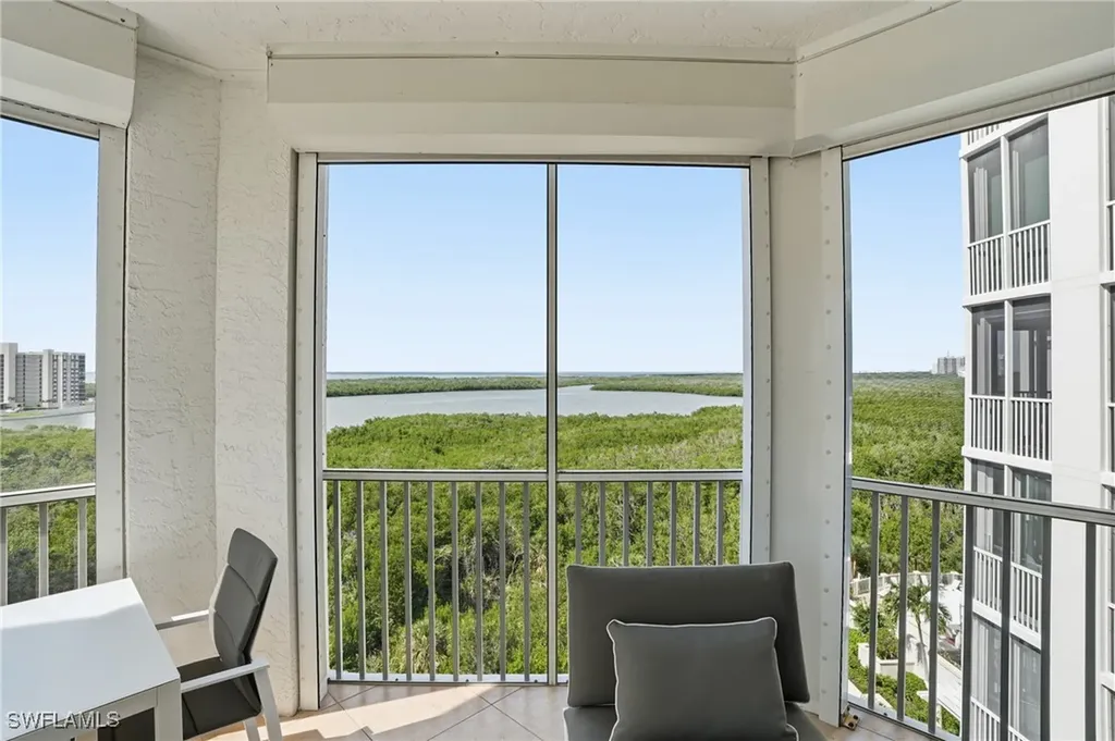 285 Grande Way Naples FL 34110