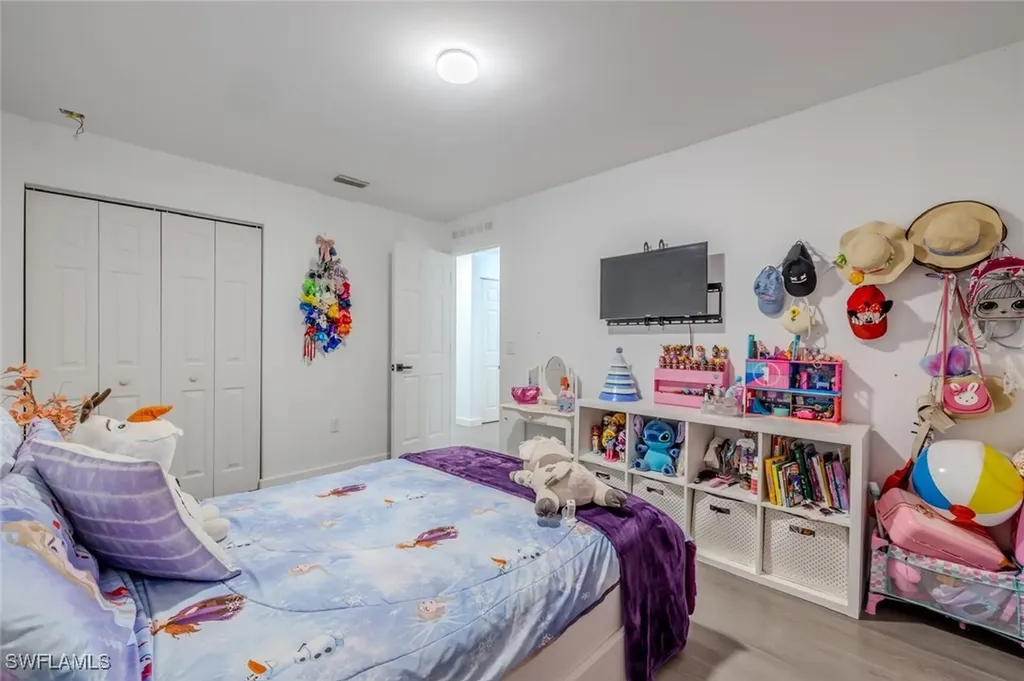 326 NE 10th Terrace Cape Coral FL 33909