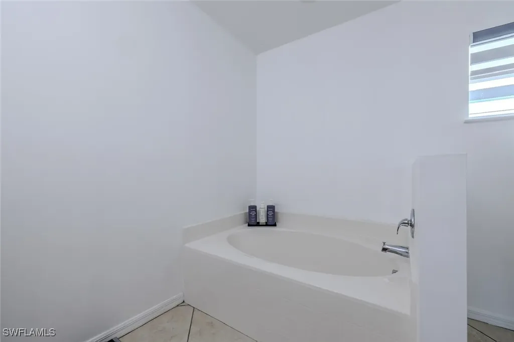 326 NE 10th Terrace Cape Coral FL 33909