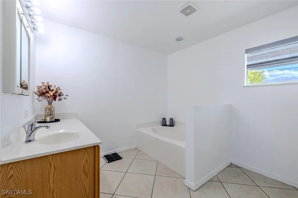 326 NE 10th Terrace Cape Coral FL 33909