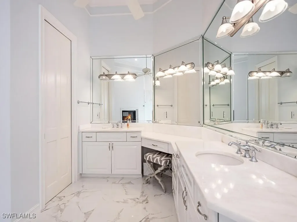 2080 Gordon Drive Naples FL 34102