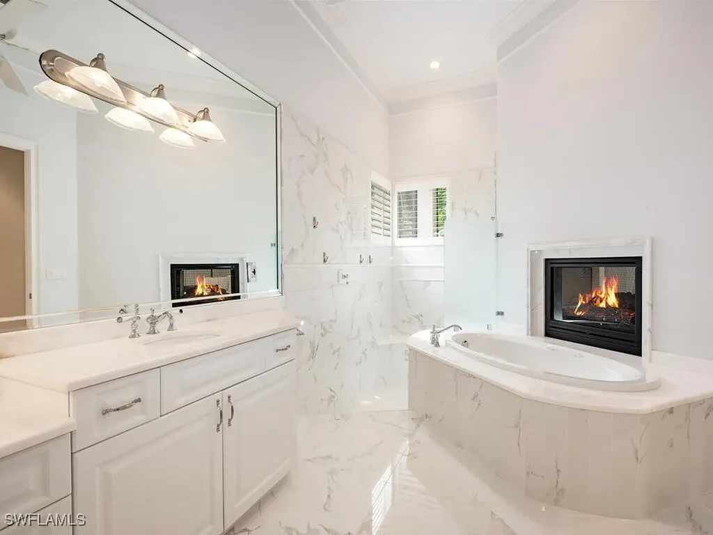 2080 Gordon Drive Naples FL 34102