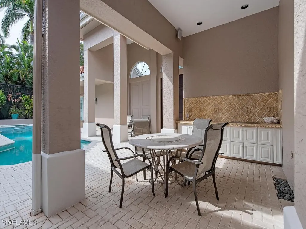 2080 Gordon Drive Naples FL 34102