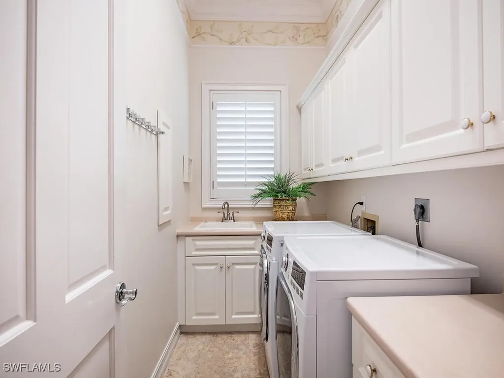 2080 Gordon Drive Naples FL 34102