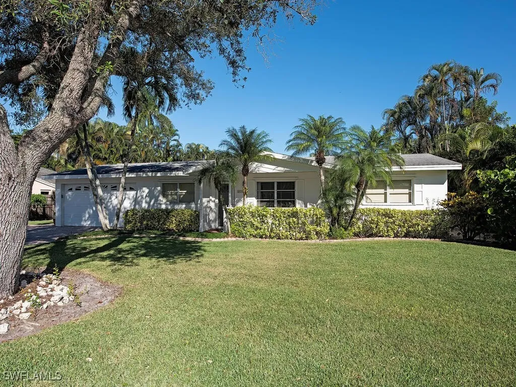 271 1st Avenue S Naples FL 34102