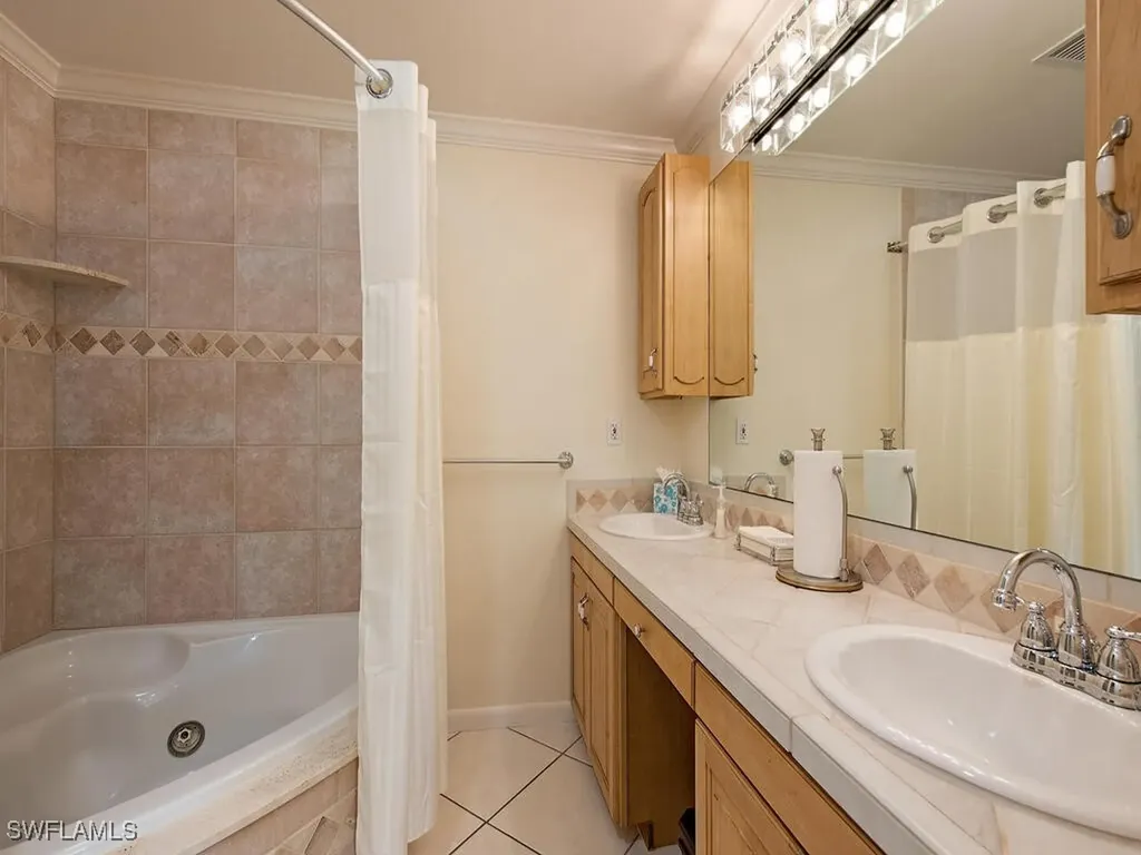 271 1st Avenue S Naples FL 34102