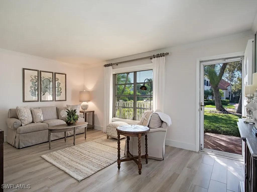 271 1st Avenue S Naples FL 34102