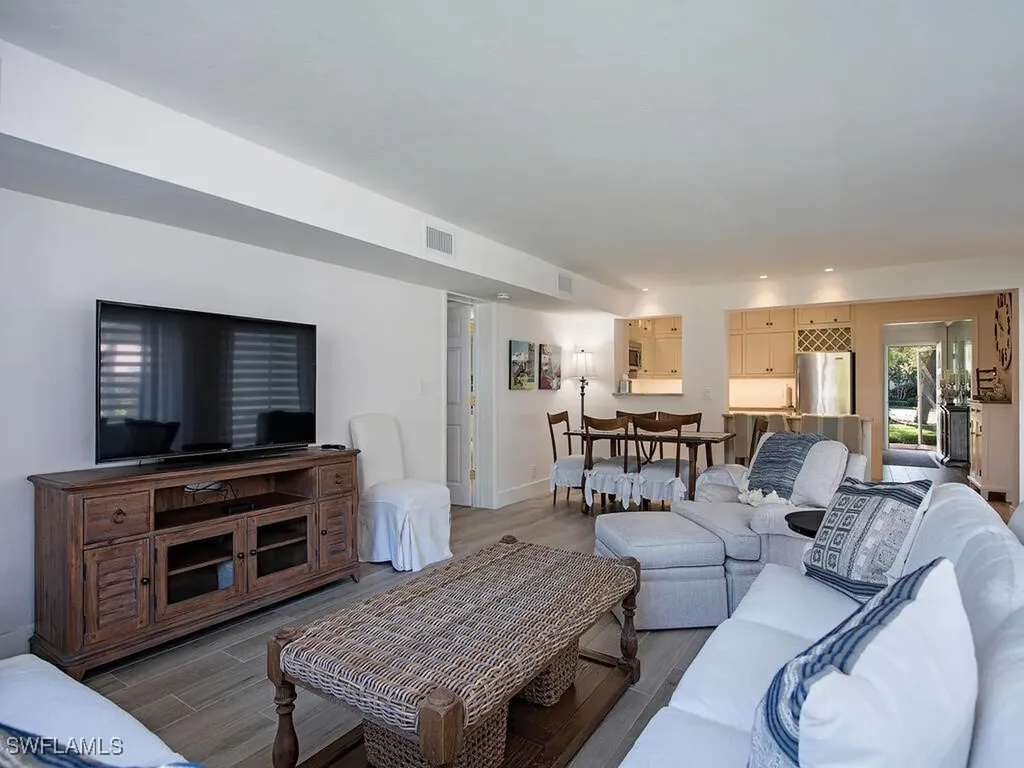 271 1st Avenue S Naples FL 34102