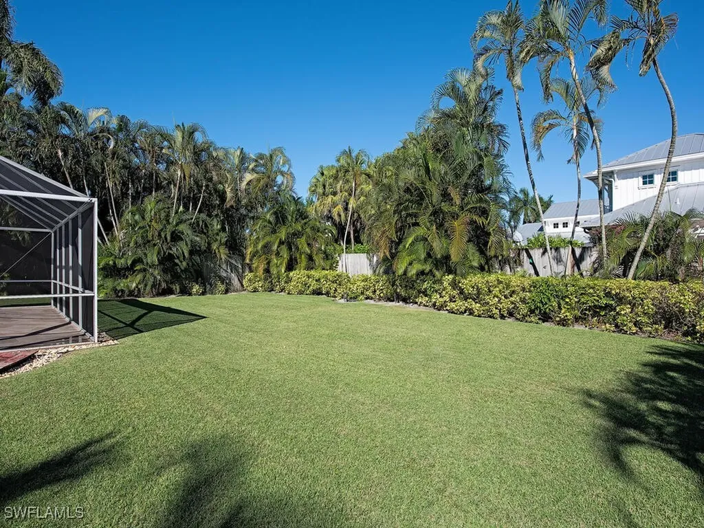 271 1st Avenue S Naples FL 34102