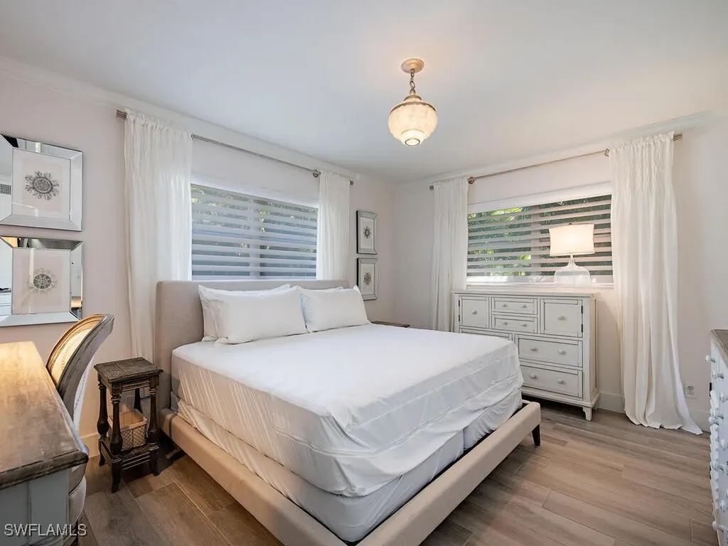 271 1st Avenue S Naples FL 34102