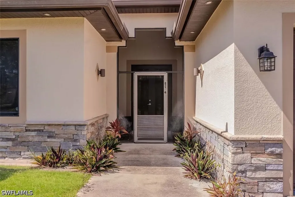 2735 12th Avenue NE Naples FL 34120