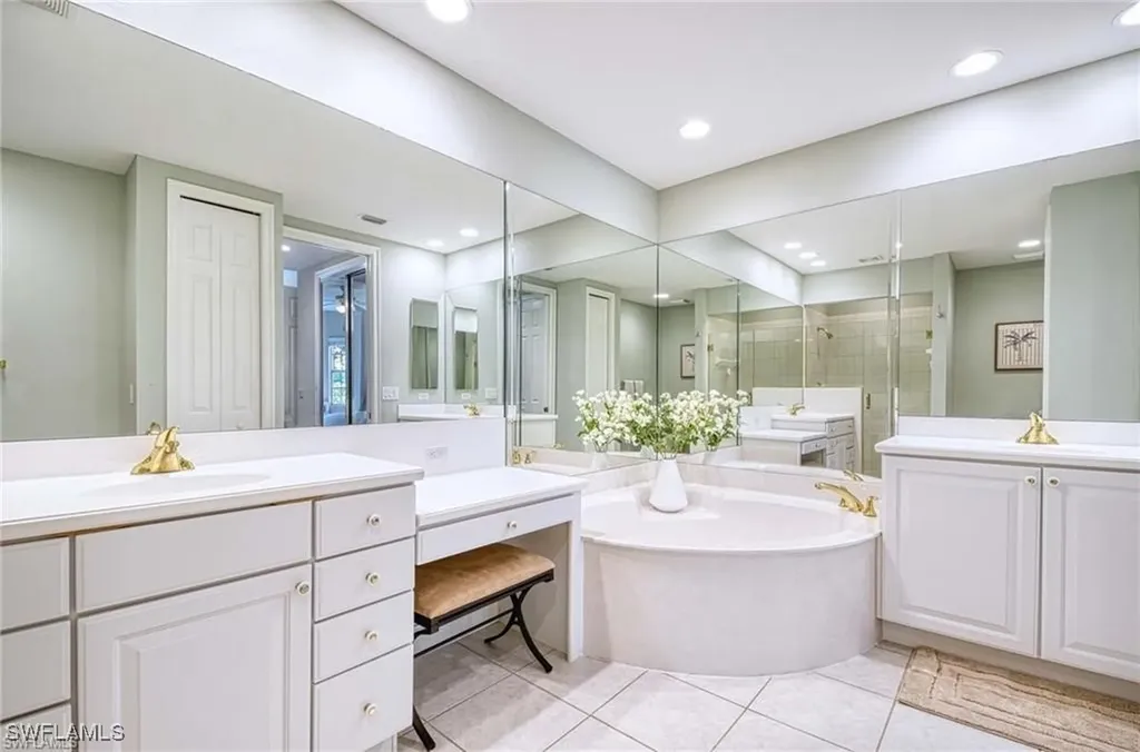 8649 Champions Point Naples FL 34113