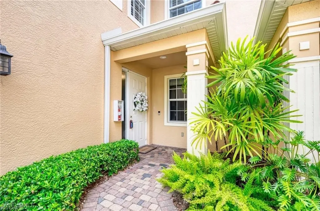 8649 Champions Point Naples FL 34113