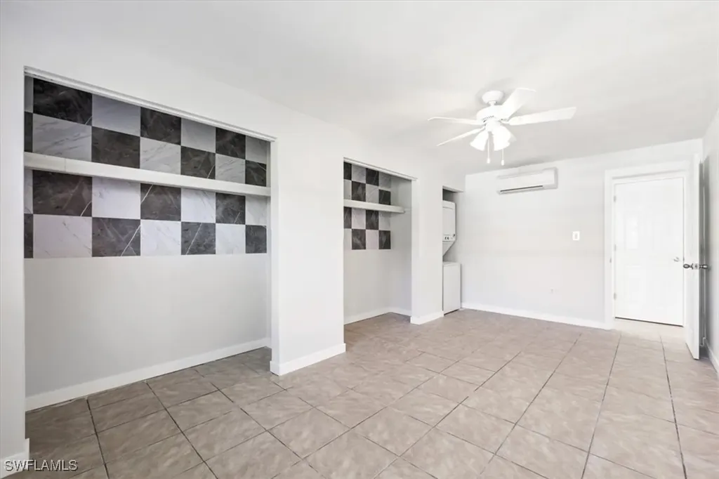 681/683 95th Avenue N Naples FL 34108