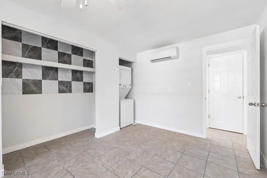 681/683 95th Avenue N Naples FL 34108