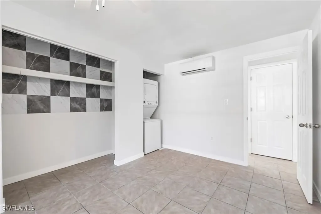 681/683 95th Avenue N Naples FL 34108