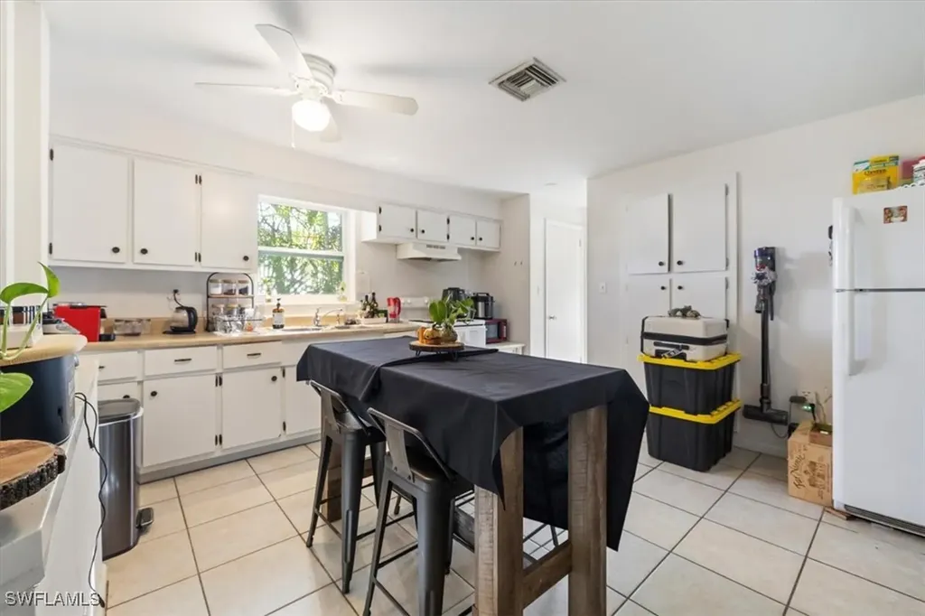 681/683 95th Avenue N Naples FL 34108
