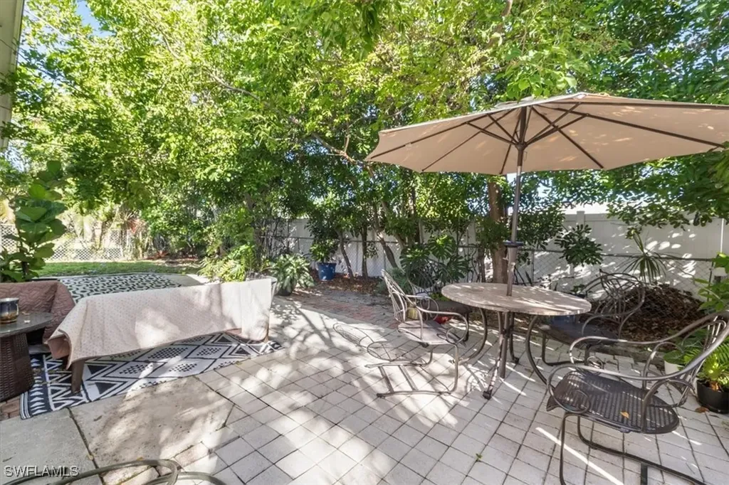 681/683 95th Avenue N Naples FL 34108