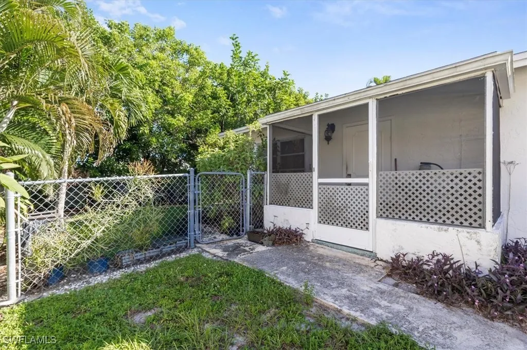 681/683 95th Avenue N Naples FL 34108