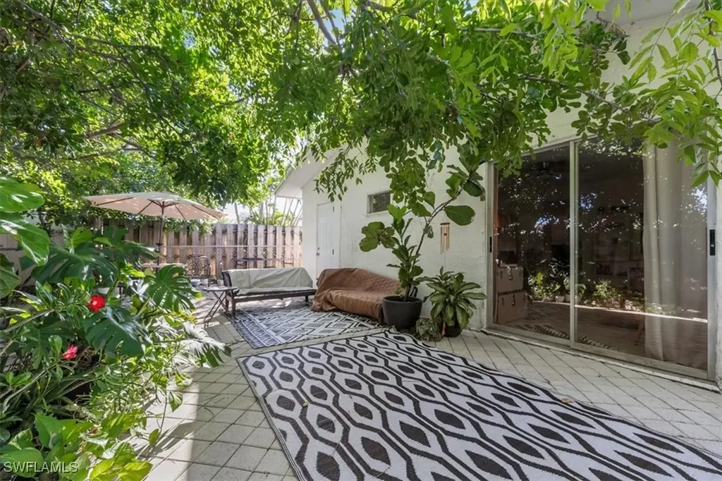 681/683 95th Avenue N Naples FL 34108