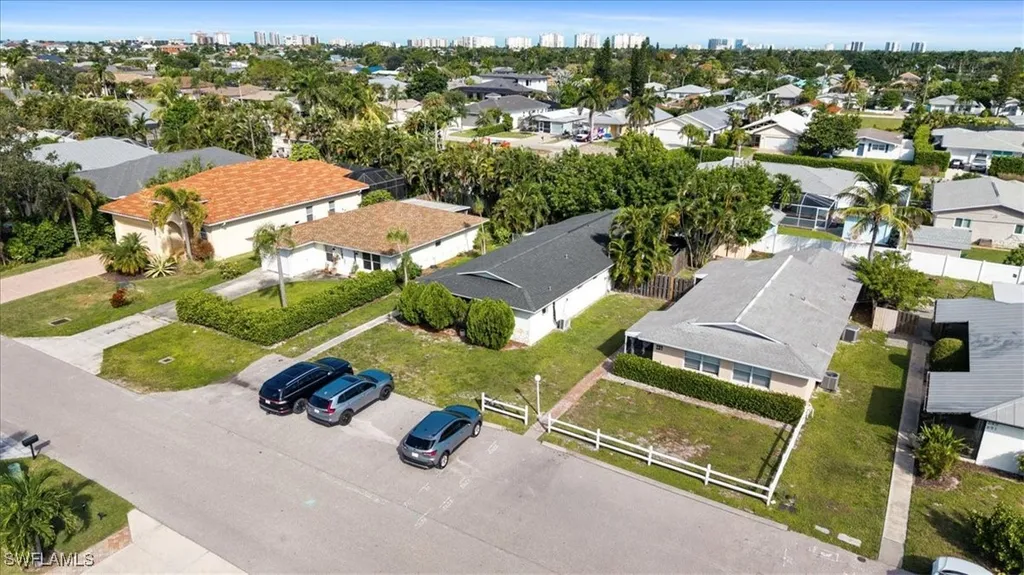 681/683 95th Avenue N Naples FL 34108