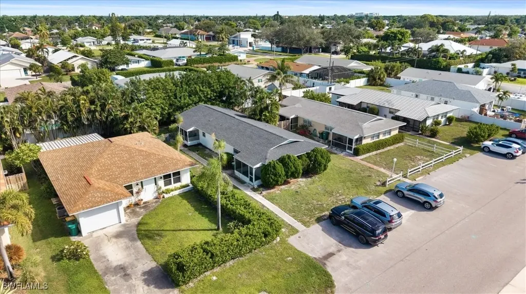 681/683 95th Avenue N Naples FL 34108