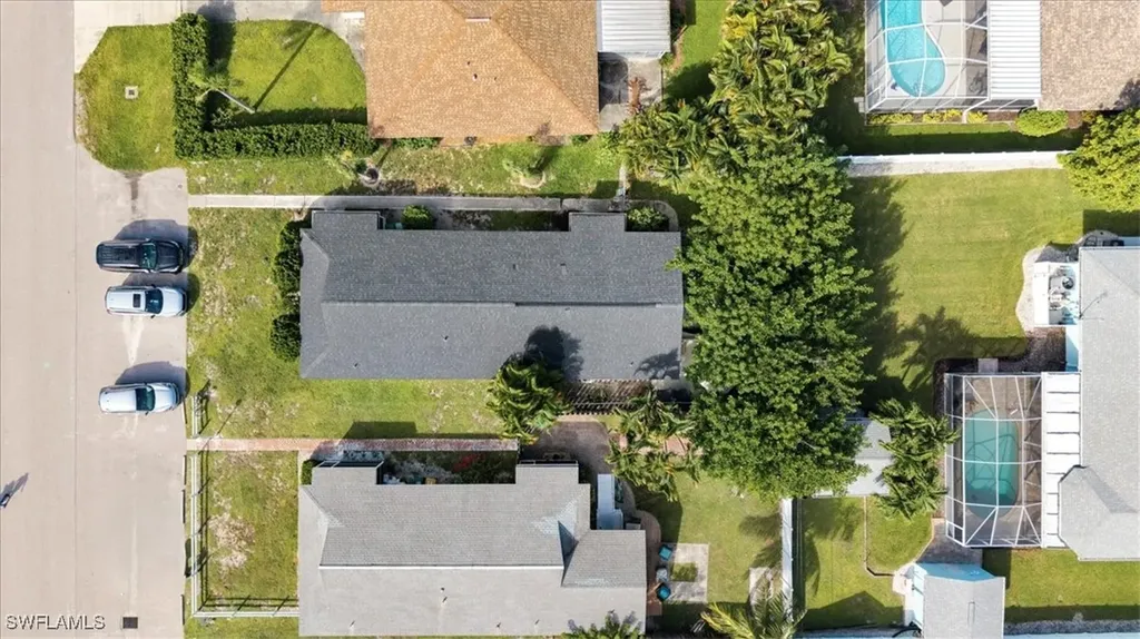 681/683 95th Avenue N Naples FL 34108