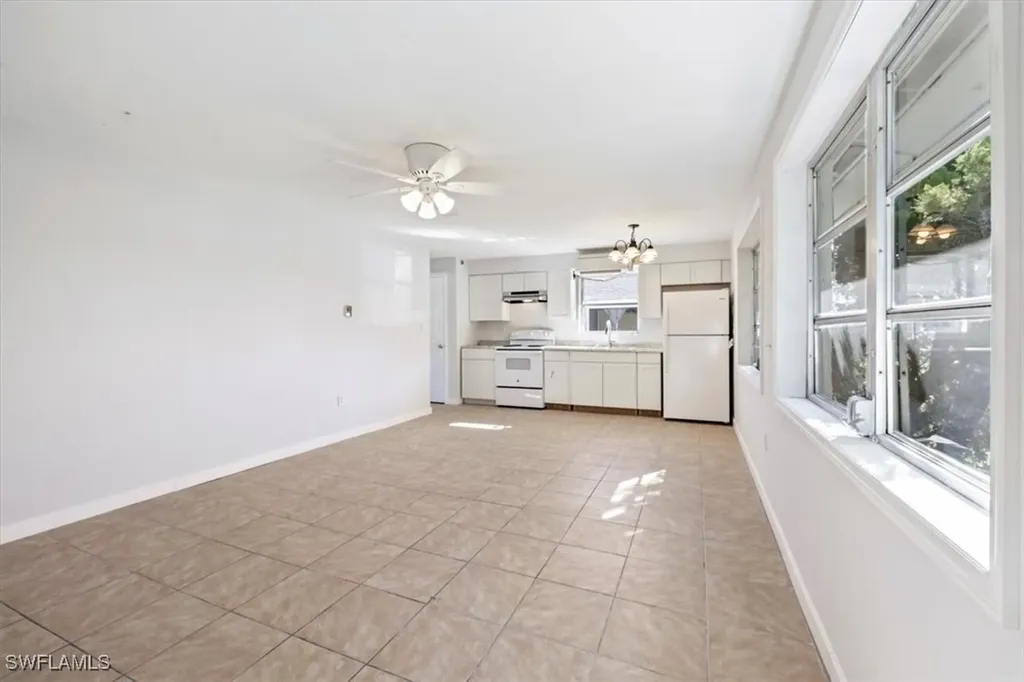 681/683 95th Avenue N Naples FL 34108