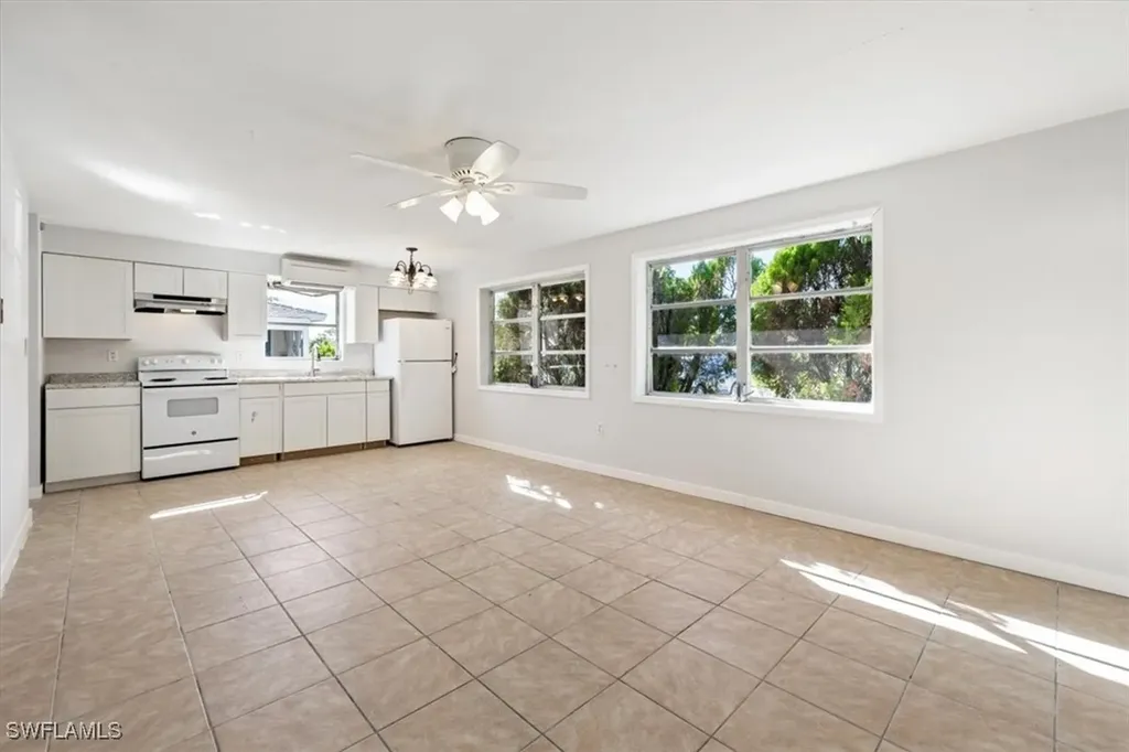 681/683 95th Avenue N Naples FL 34108