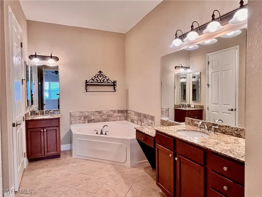 174 Shadroe Cove Circle Cape Coral FL 33991