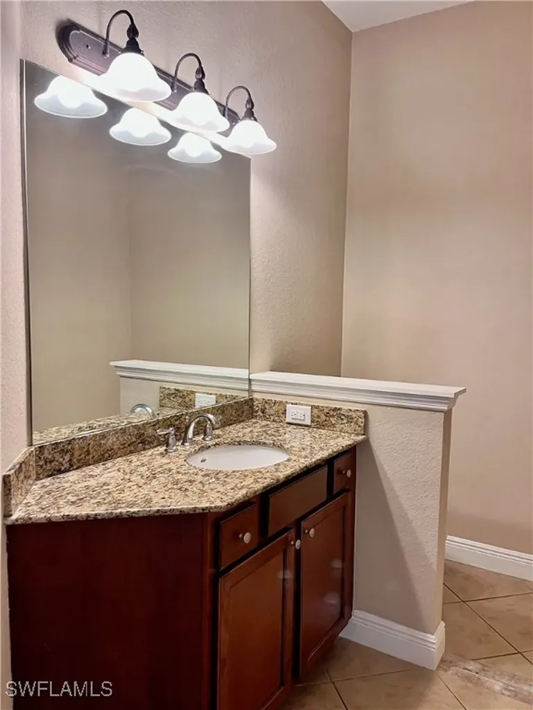 174 Shadroe Cove Circle Cape Coral FL 33991