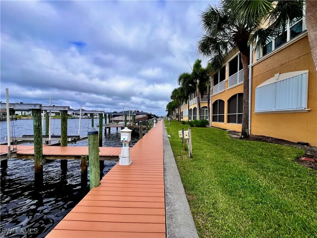 174 Shadroe Cove Circle Cape Coral FL 33991