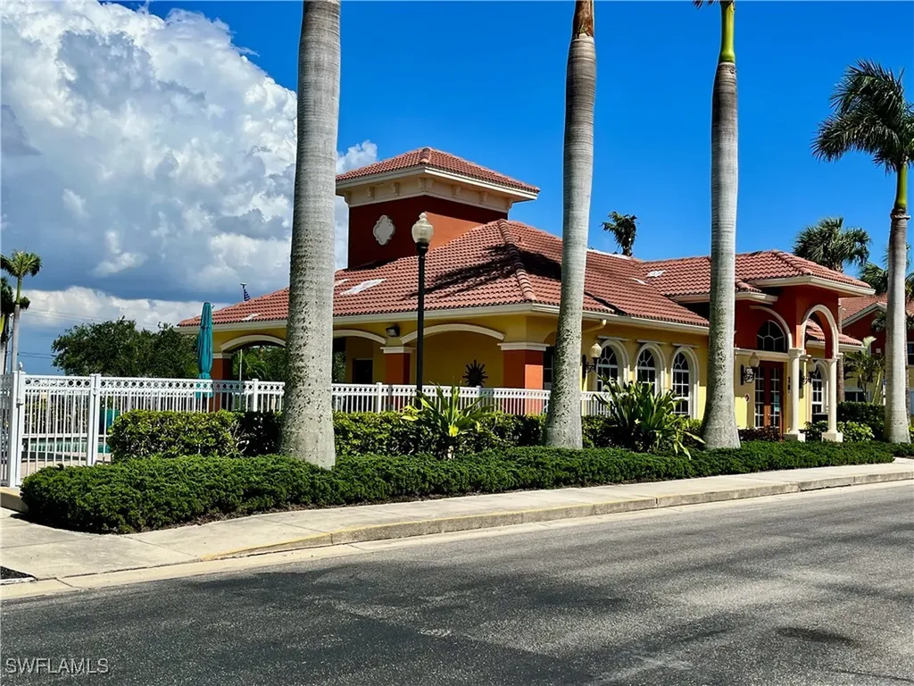 174 Shadroe Cove Circle Cape Coral FL 33991