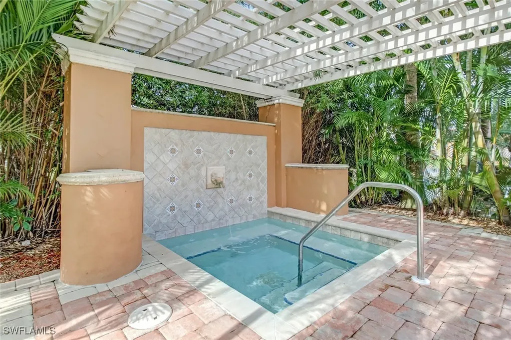 1190 Wildwood Lakes Boulevard Naples FL 34104