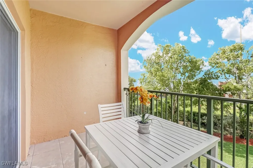 1190 Wildwood Lakes Boulevard Naples FL 34104