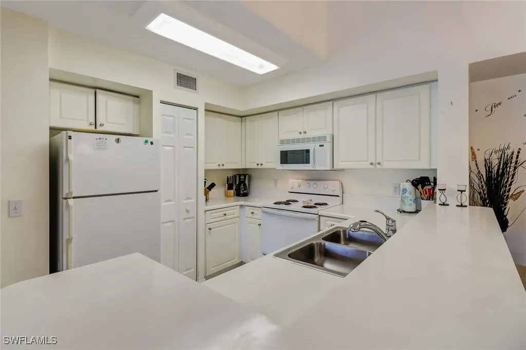 1190 Wildwood Lakes Boulevard Naples FL 34104