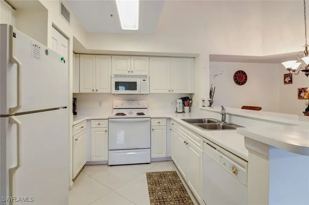 1190 Wildwood Lakes Boulevard Naples FL 34104