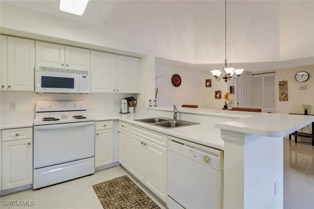 1190 Wildwood Lakes Boulevard Naples FL 34104
