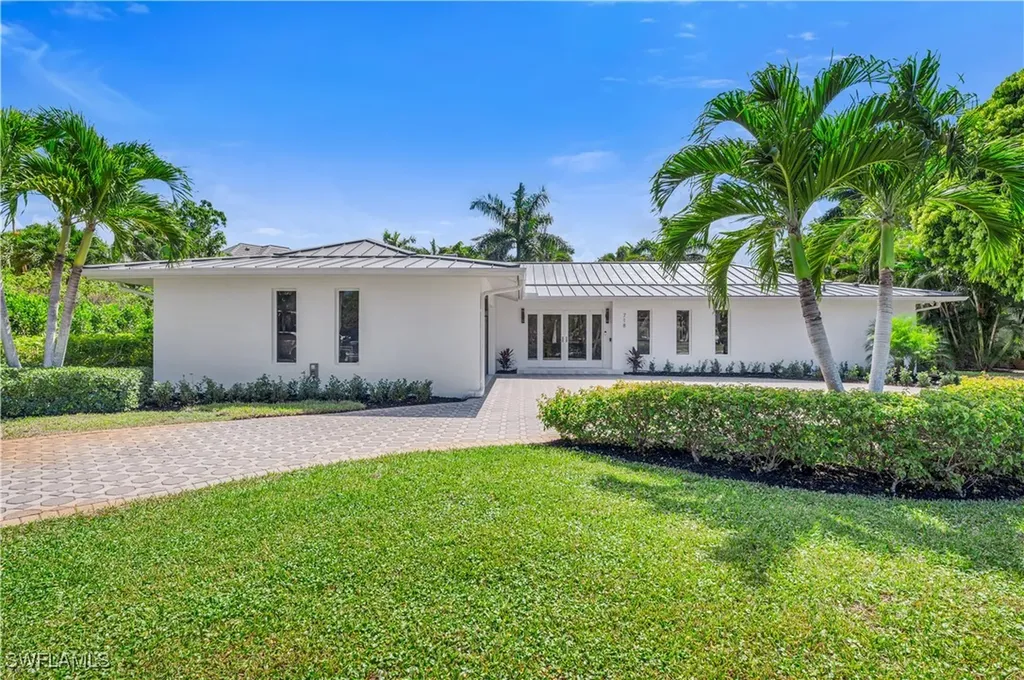 718 Old Trail Drive Naples FL 34103