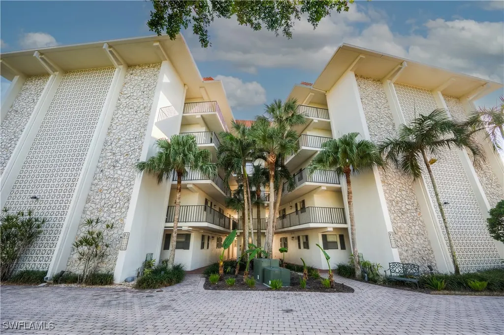 222 Harbour Drive Naples FL 34103