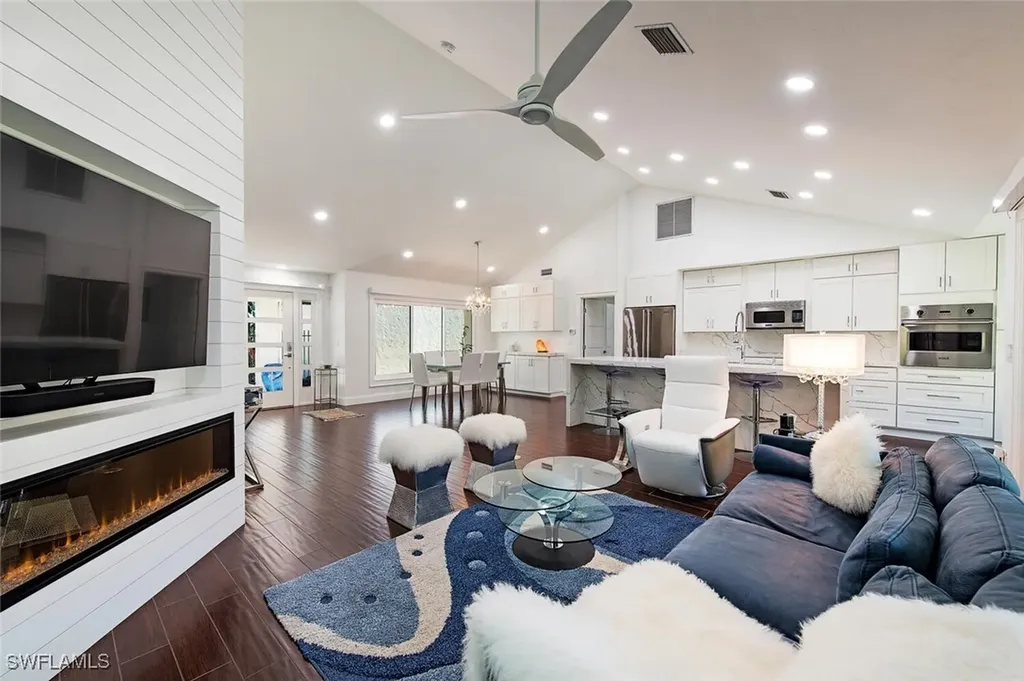748 Reef Point Circle Naples FL 34108