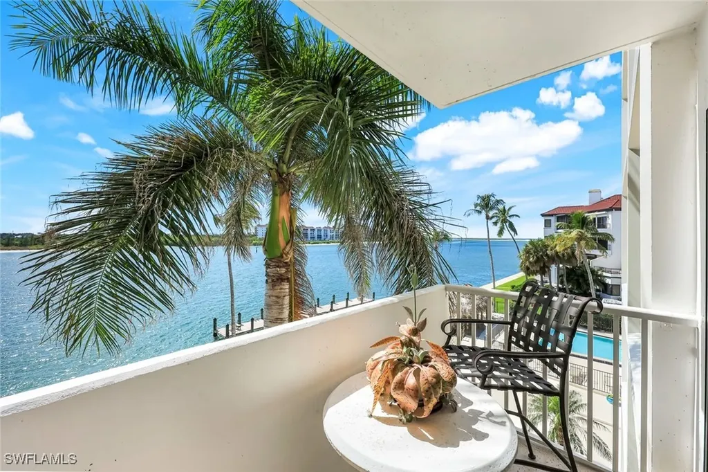 60 Pelican Street W Naples FL 34113